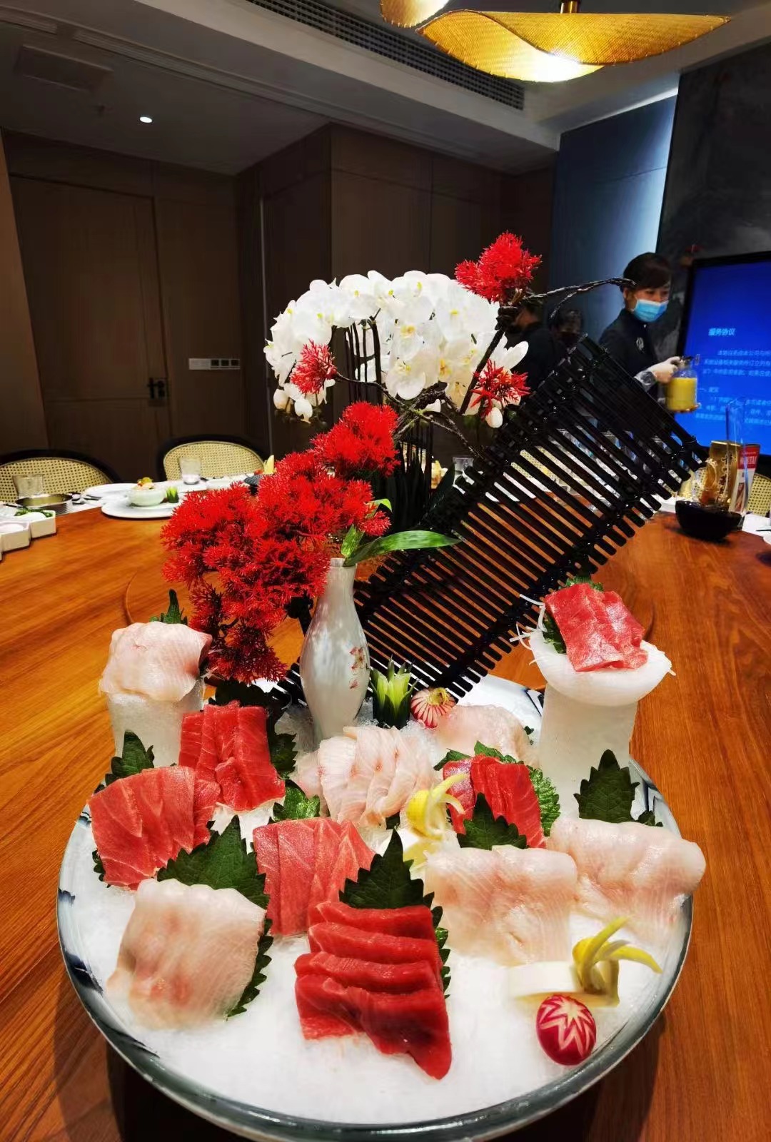 金枪鱼拼章红刺身